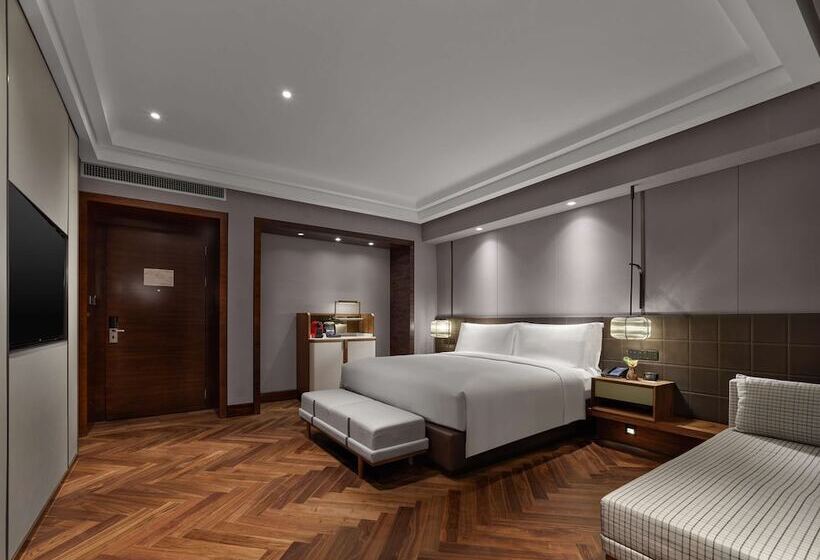 Номер Executive, Hilton Shanghai Hongqiao