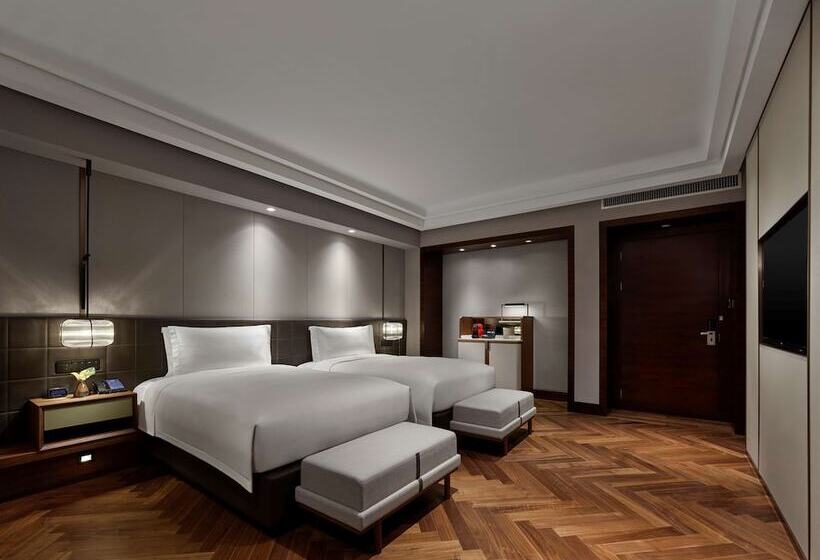 Номер Executive, Hilton Shanghai Hongqiao