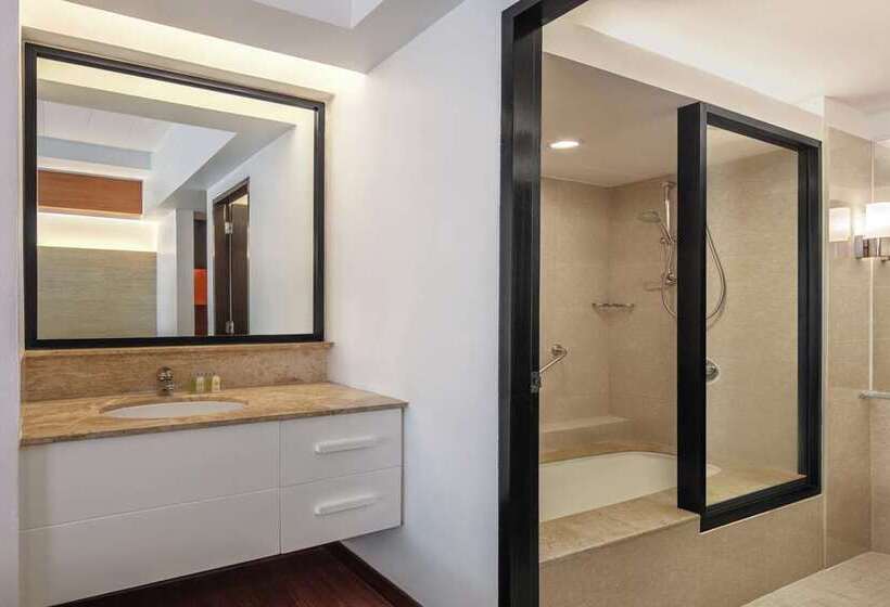 Номер Deluxe, Hilton Shanghai Hongqiao
