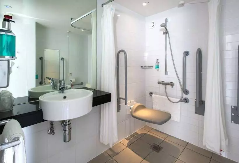 身障者適用スタンダードルーム, Holiday Inn Express Cambridge Duxford M11 Jct 10, An Ihg