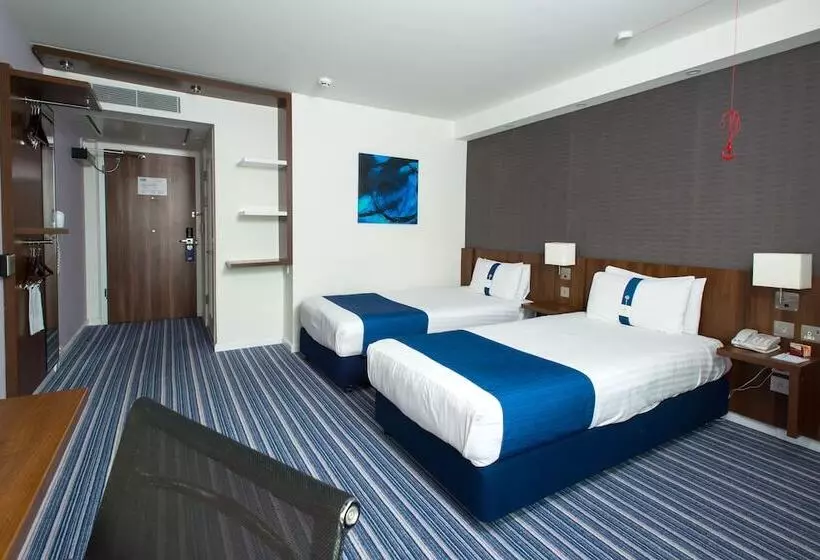 身障者適用スタンダードルーム, Holiday Inn Express Cambridge Duxford M11 Jct 10, An Ihg