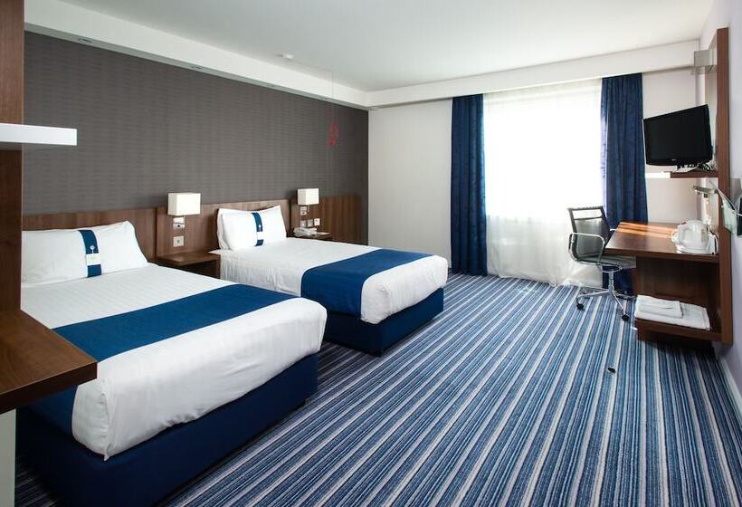 장애인을 위한 스탠다드 룸, Holiday Inn Express Cambridge Duxford M11 Jct 10, An Ihg