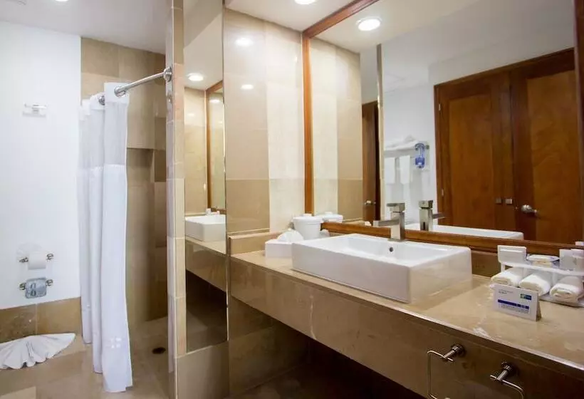 اتاق استاندارد با 2 تخت دوبل, Holiday Inn Express Nuevo Laredo, An Ihg