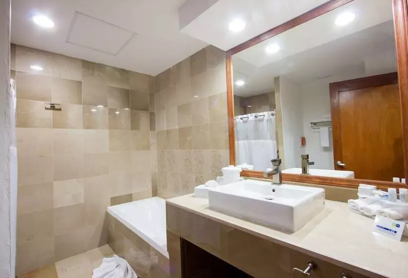 اتاق استاندارد با 2 تخت دوبل, Holiday Inn Express Nuevo Laredo, An Ihg