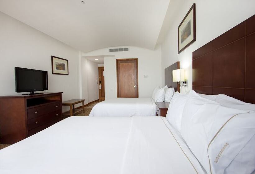 ２ダブルベッドのスタンダードルーム, Holiday Inn Express Nuevo Laredo, An Ihg