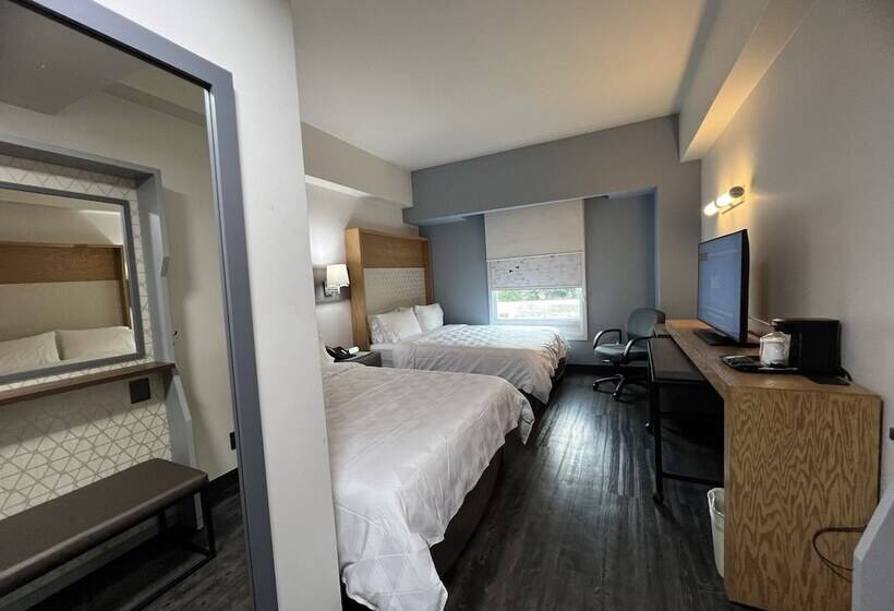 带2个双人床的标准工作室, Holiday Inn Uruapan, An Ihg