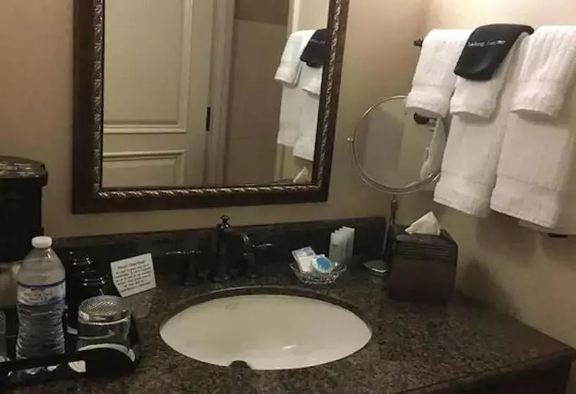 身障者適用キングサイズベッドルーム, Liberty Hotel, Ascend Hotel Collection