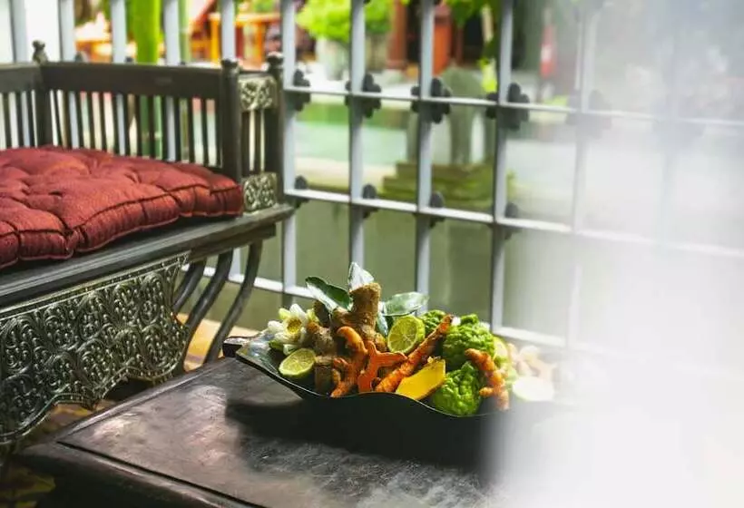 プールの見えるデラックスルーム, Montra Nivesha Residence