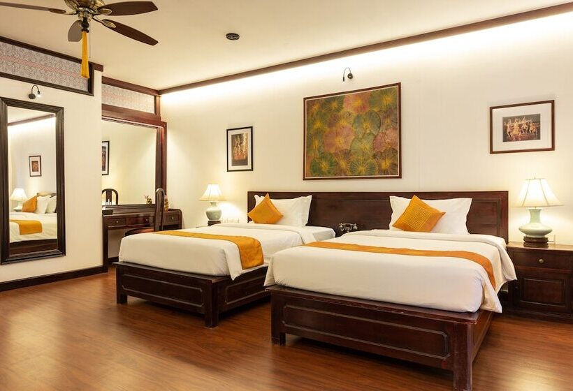 اتاق لوکس با چشم‌انداز استخر, Montra Nivesha Residence