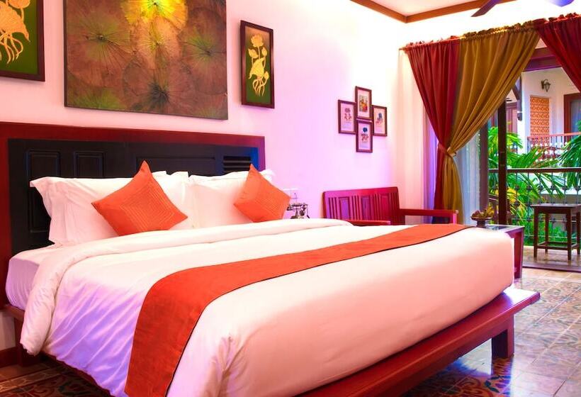 اتاق لوکس با چشم‌انداز استخر, Montra Nivesha Residence