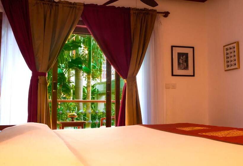 اتاق لوکس با چشم‌انداز استخر, Montra Nivesha Residence