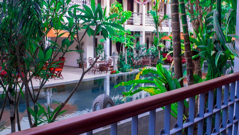 اتاق لوکس با چشم‌انداز استخر, Montra Nivesha Residence