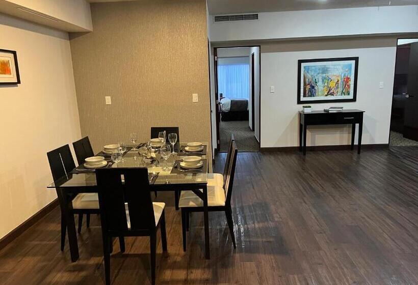 ロイヤルアパートメントの２ベッドルーム, St Isidro Suites Corporate Housing Spa & Wellness Center