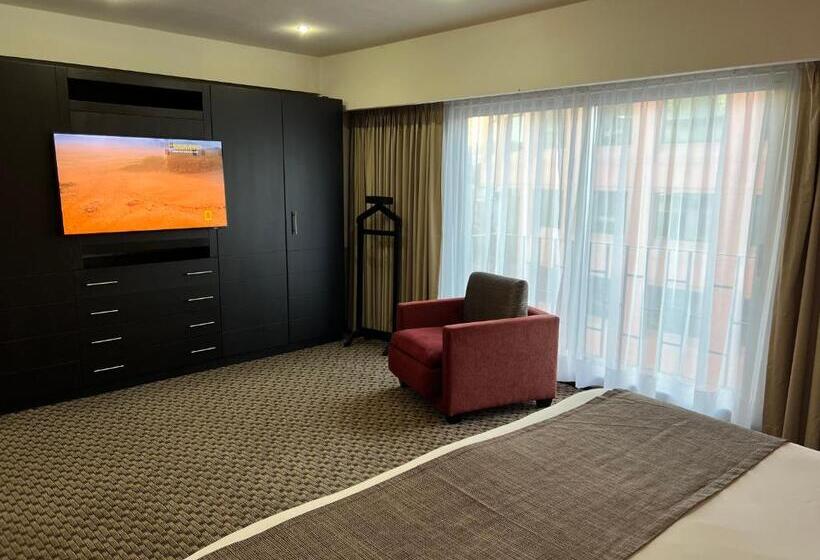 マスタースイートルーム, St Isidro Suites Corporate Housing Spa & Wellness Center