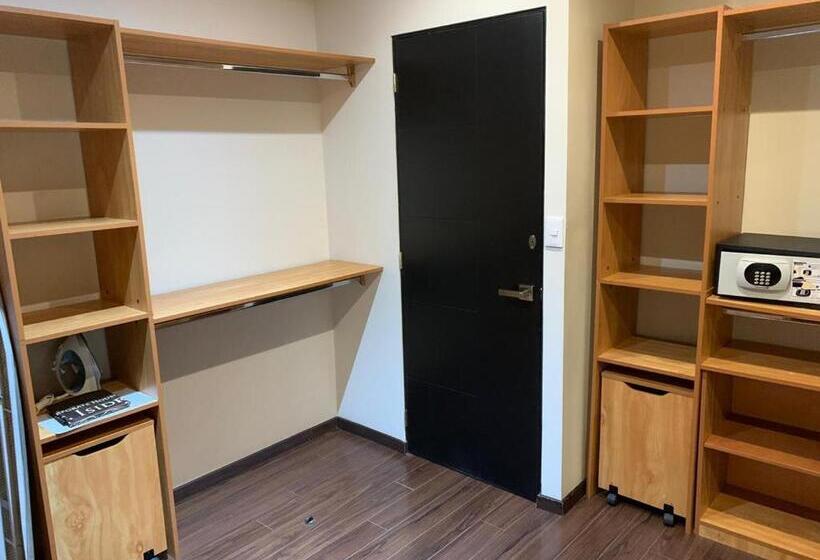 プレジデントスイートルーム, St Isidro Suites Corporate Housing Spa & Wellness Center