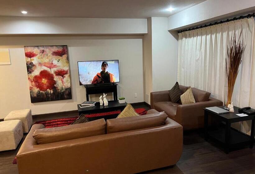 マスタースイートルーム, St Isidro Suites Corporate Housing Spa & Wellness Center