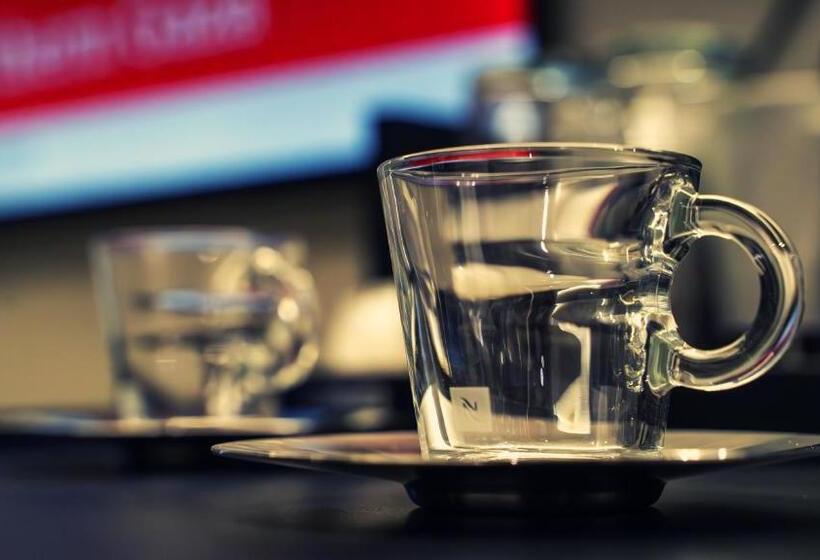 سوئیت جونیور با چشمانداز باغ, Onyx