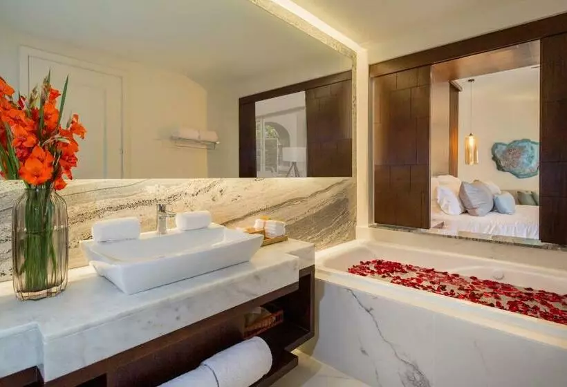サイドシービュージュニアスイート, Secrets Royal Beach Punta Cana - Adults Only - All Inclusive