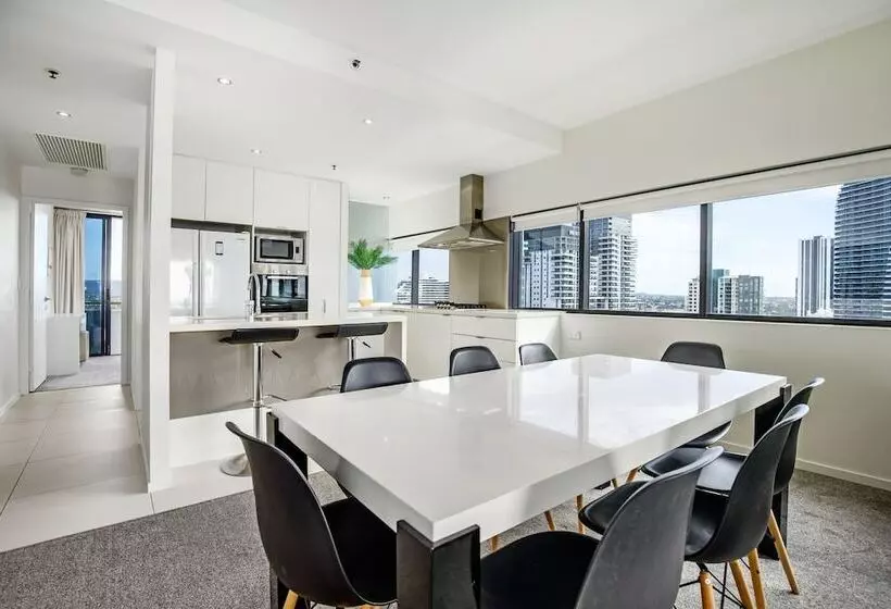 آپارتمان 3 خوابه با چشم‌انداز دریا, Ultra Broadbeach