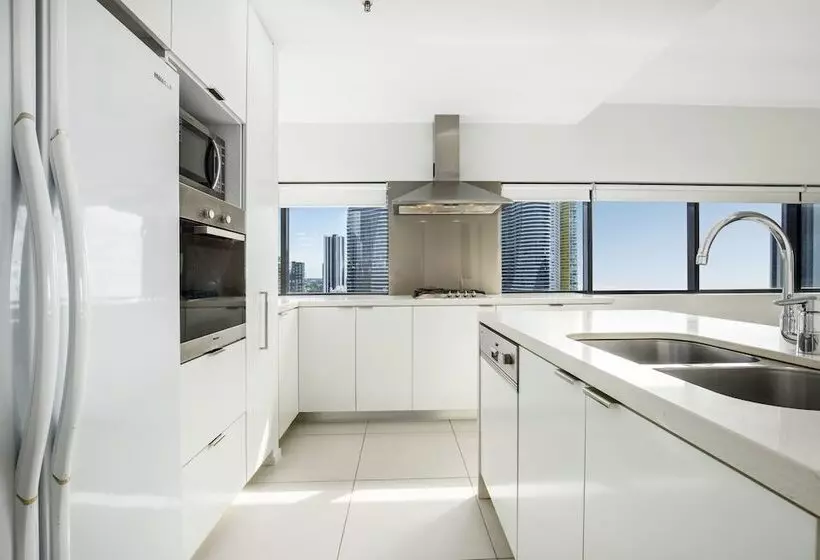 آپارتمان 3 خوابه با چشم‌انداز دریا, Ultra Broadbeach