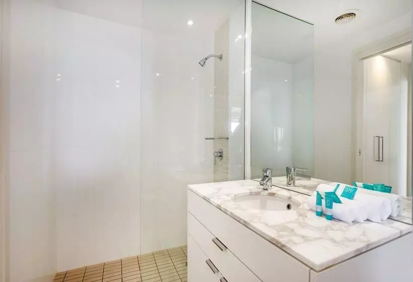 آپارتمان 3 خوابه با چشم‌انداز دریا, Ultra Broadbeach