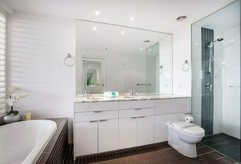 آپارتمان 2 خوابه با چشم‌انداز دریا, Ultra Broadbeach