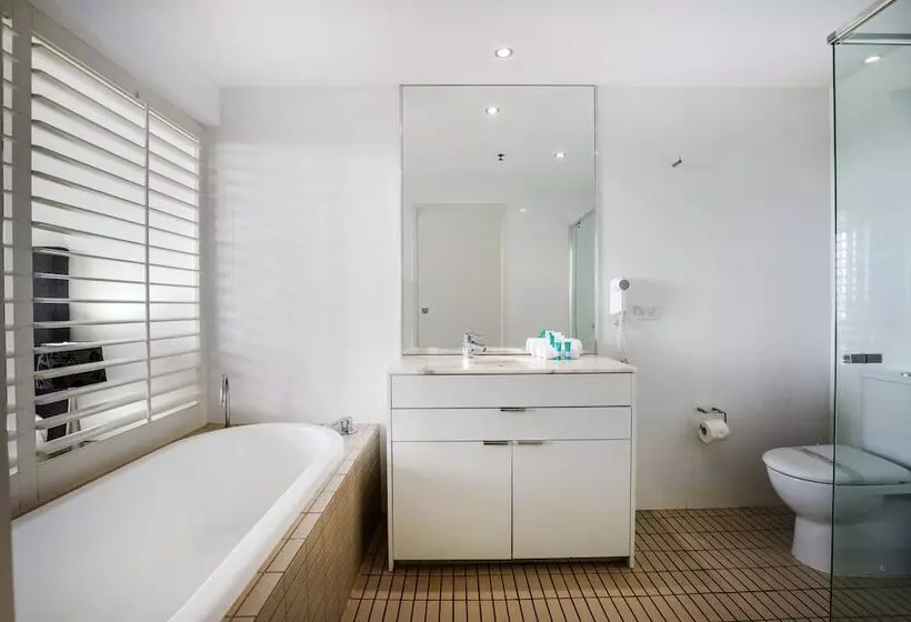 آپارتمان 1 خوابه با چشم‌انداز باغ, Ultra Broadbeach