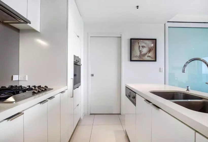 آپارتمان 2 خوابه با چشم‌انداز دریا, Ultra Broadbeach