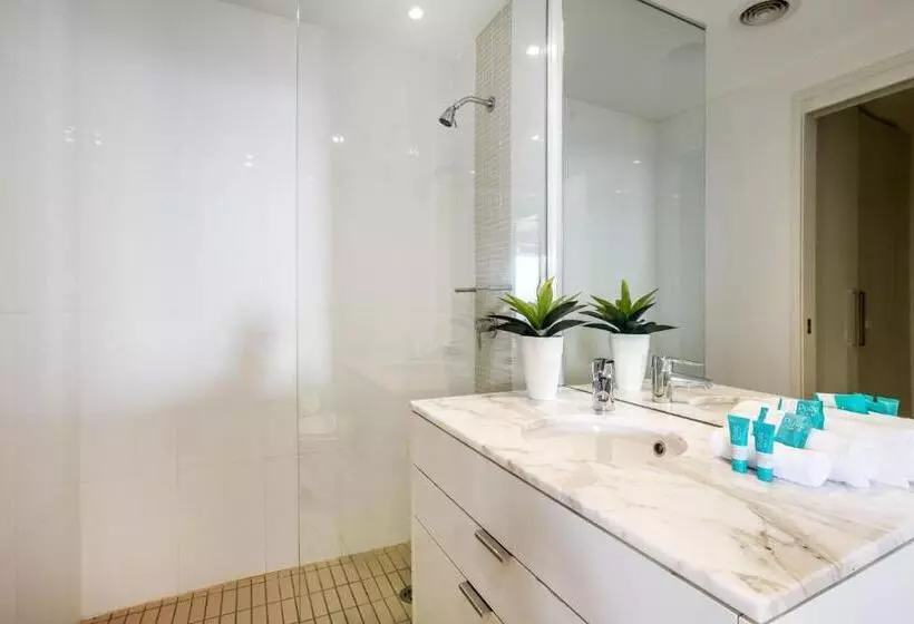 آپارتمان 2 خوابه با چشم‌انداز دریا, Ultra Broadbeach