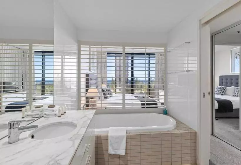 آپارتمان 1 خوابه با چشم‌انداز باغ, Ultra Broadbeach