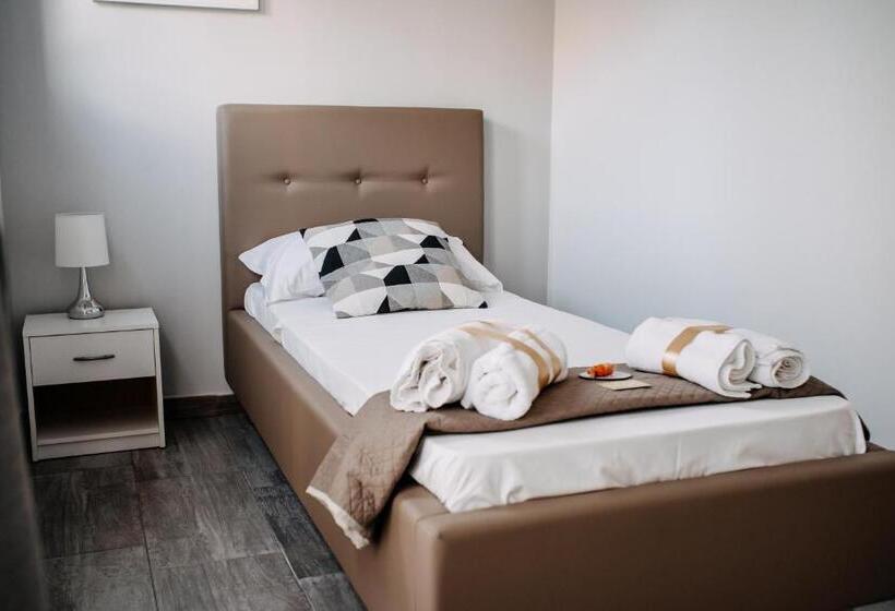 غرفة قياسية فردية, B&b Stramondo