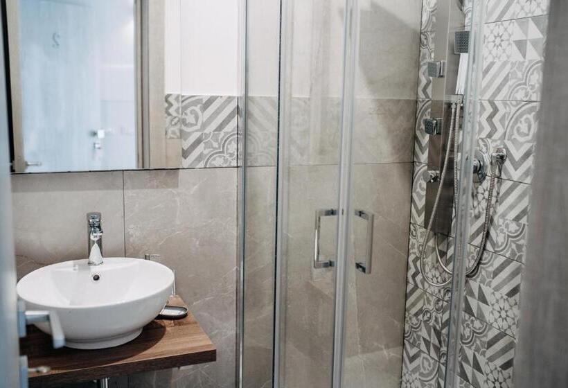 اتاق استاندارد یک نفره, B&b Stramondo