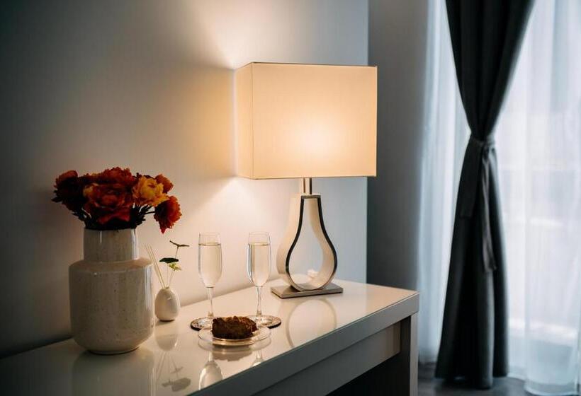 غرفة قياسية ثلاثية, B&b Stramondo