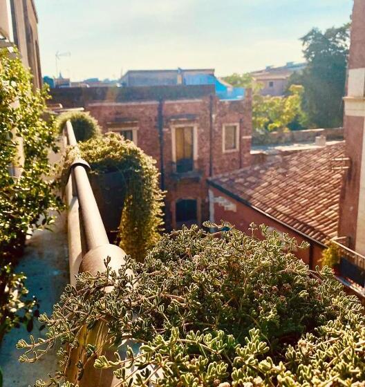 اتاق استاندارد سه نفره, B&b Stramondo