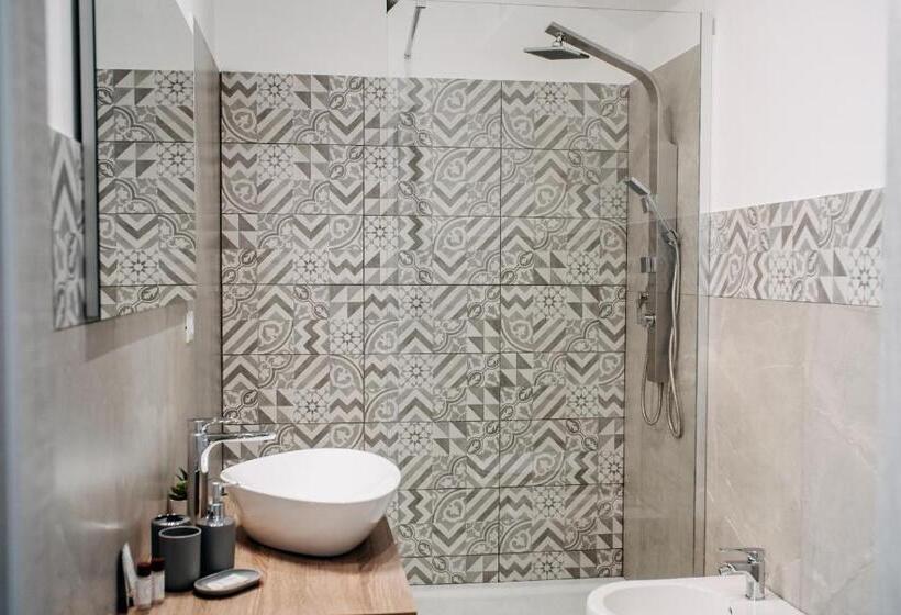 اتاق استاندارد سه نفره, B&b Stramondo