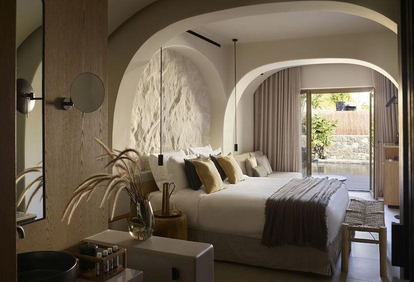 Premium room with terrace, Radisson Blu Zaffron Resort, Santorini