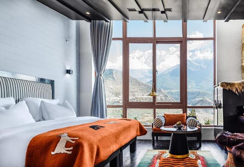 سوئیت جونیور با چشم‌انداز کوهستان, Shinta Mani Mustang   A Bensley Collection