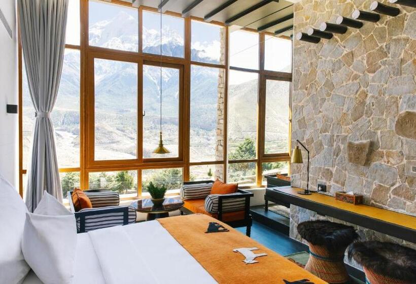 سوییت با چشم‌انداز کوه, Shinta Mani Mustang   A Bensley Collection