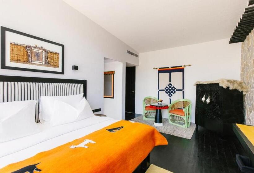 سوییت با چشم‌انداز کوه, Shinta Mani Mustang   A Bensley Collection