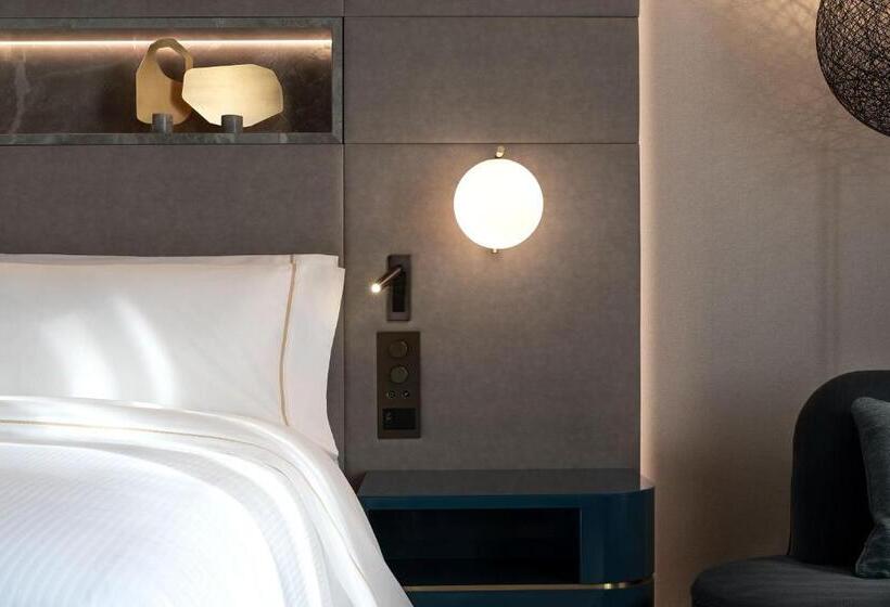 Номер Классика Кровать Кинг, The Westin London City