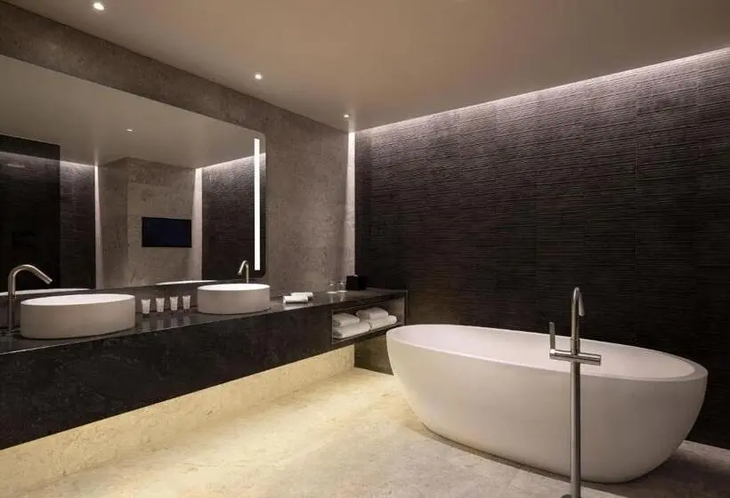سوئیت اجرایی با تخت کینگ, The Westin London City