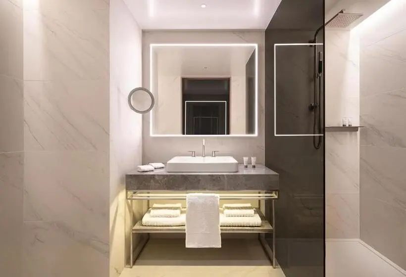 سوئیت اجرایی با تخت کینگ, The Westin London City