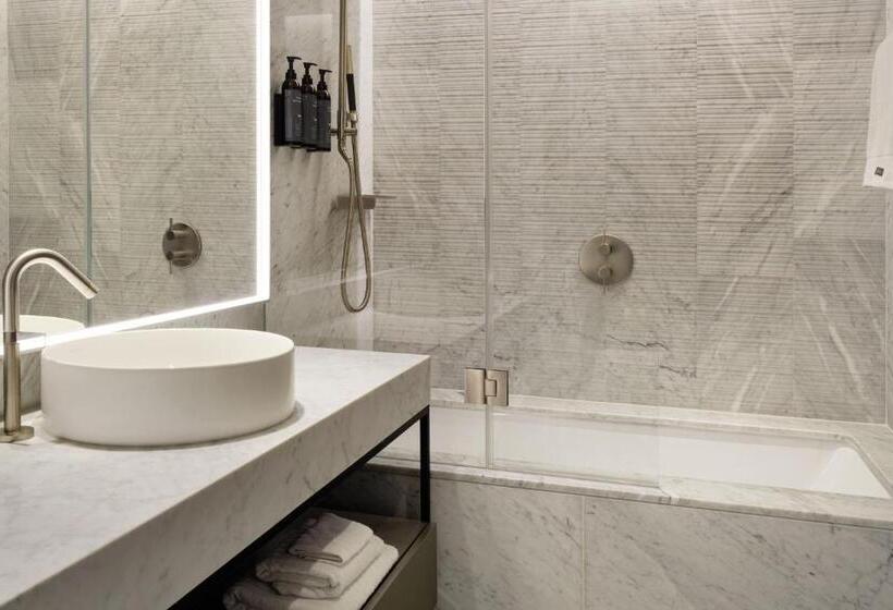 شقة 3 غرف, The Westin London City