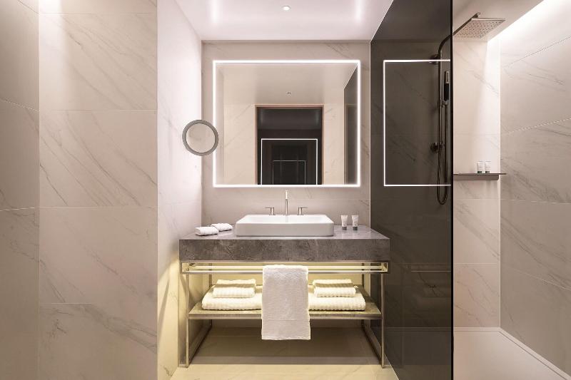 غرفة كلاسيكية سرير كينج, The Westin London City