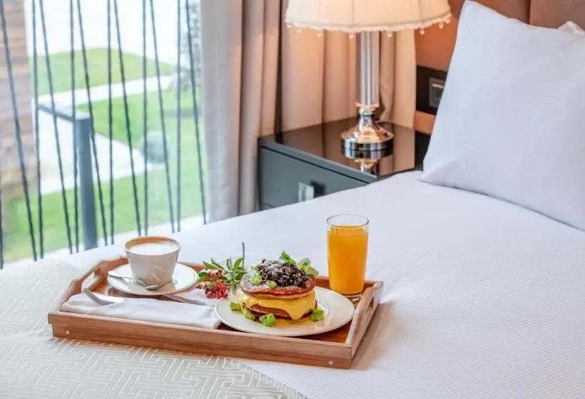 Négyágyas Deluxe Szoba, Villa Mosavali