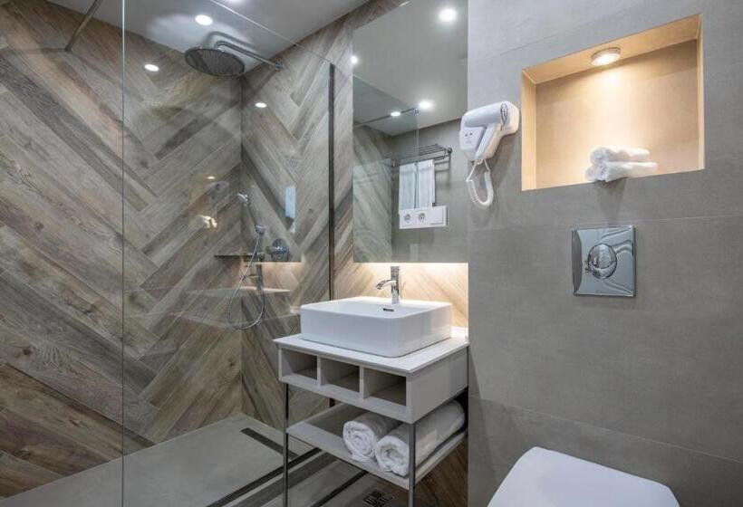 اتاق لوکس چهار تخته, Villa Mosavali