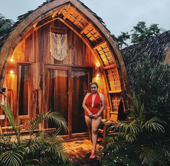 بانگلوی لوکس, Maayong Hostel