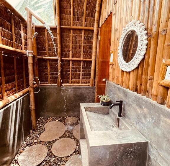 بانگلوی لوکس, Maayong Hostel