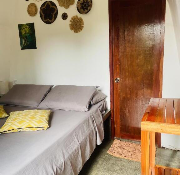 بانگلوی لوکس, Maayong Hostel