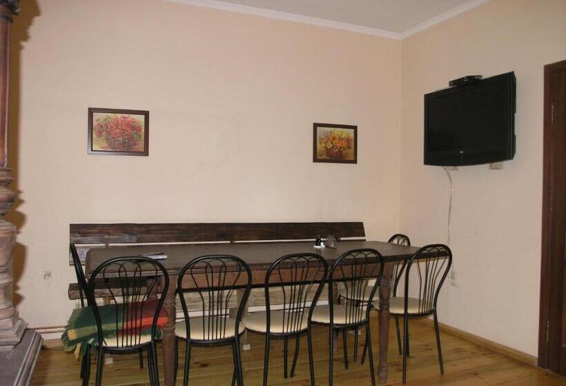 خانه 1 خوابه, Arnika Tatariv